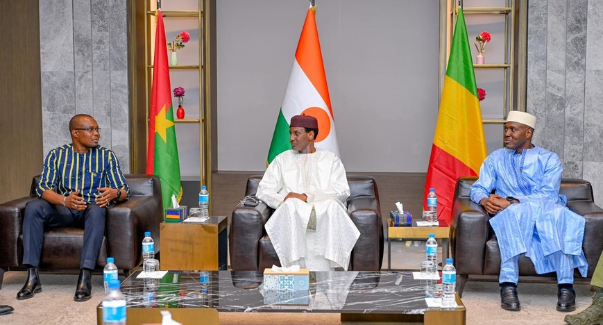 Confédération des Etats du Sahel : les Premiers ministres nigérien, burkinabè et malien se concertent Confédération des Etats du Sahel : les Premiers ministres nigérien, burkinabè et malien se concertent
