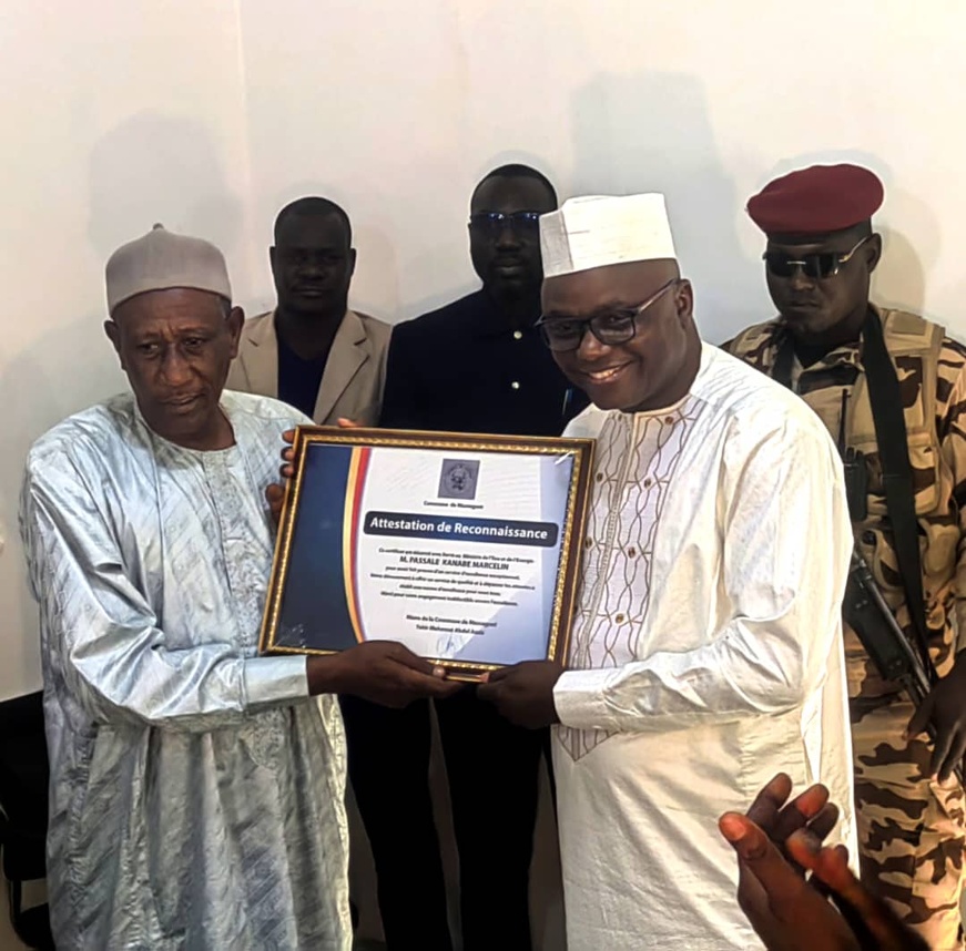 Tchad : La commune de Massaguet distingue le ministre de l'Eau et de l'Énergie Tchad : La commune de Massaguet distingue le ministre de l'Eau et de l'Énergie