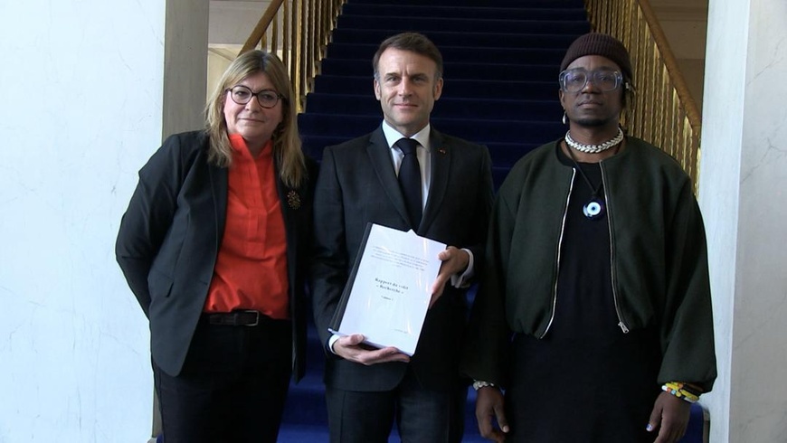 Cameroun-France : le rapport sur les exactions coloniales a été remis au président Macron Cameroun-France : le rapport sur les exactions coloniales a été remis au président Macron