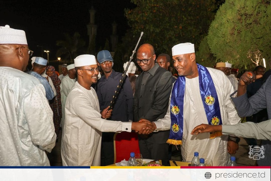 Tchad : le président d’honneur du MPS offre un banquet de victoire au cadres du parti Tchad : le président d’honneur du MPS offre un banquet de victoire au cadres du parti