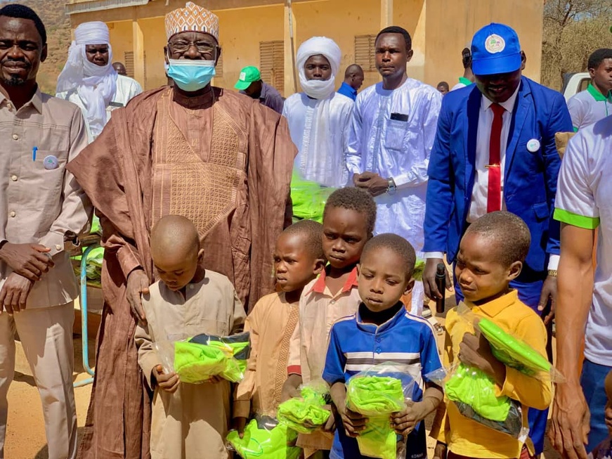 Tchad - Un don précieux : L'association Tiré habille les écoliers de Tiré Tchad - Un don précieux : L'association Tiré habille les écoliers de Tiré
