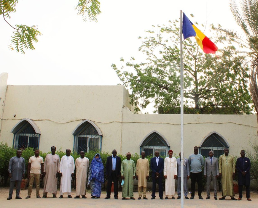 Tchad - Patriotisme et engagement : Le Ministère de l'Eau et de l'Énergie honore le drapeau national Tchad - Patriotisme et engagement : Le Ministère de l'Eau et de l'Énergie honore le drapeau national