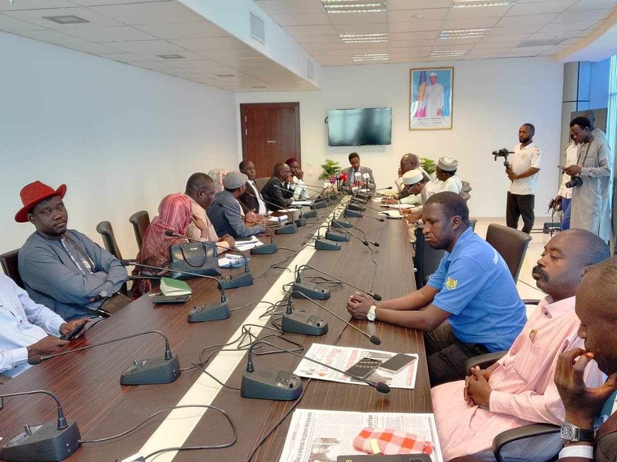 Tchad : le ministre de la Communication échange avec les organisations professionnelles des médias Tchad : le ministre de la Communication échange avec les organisations professionnelles des médias