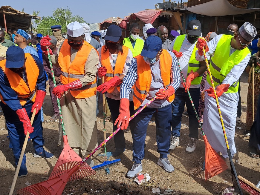 Tchad : Une grande opération de salubrité organisée au marché de Mil dans le 4ème arrondissement de N'Djaména Tchad : Une grande opération de salubrité organisée au marché de Mil dans le 4ème arrondissement de N'Djaména