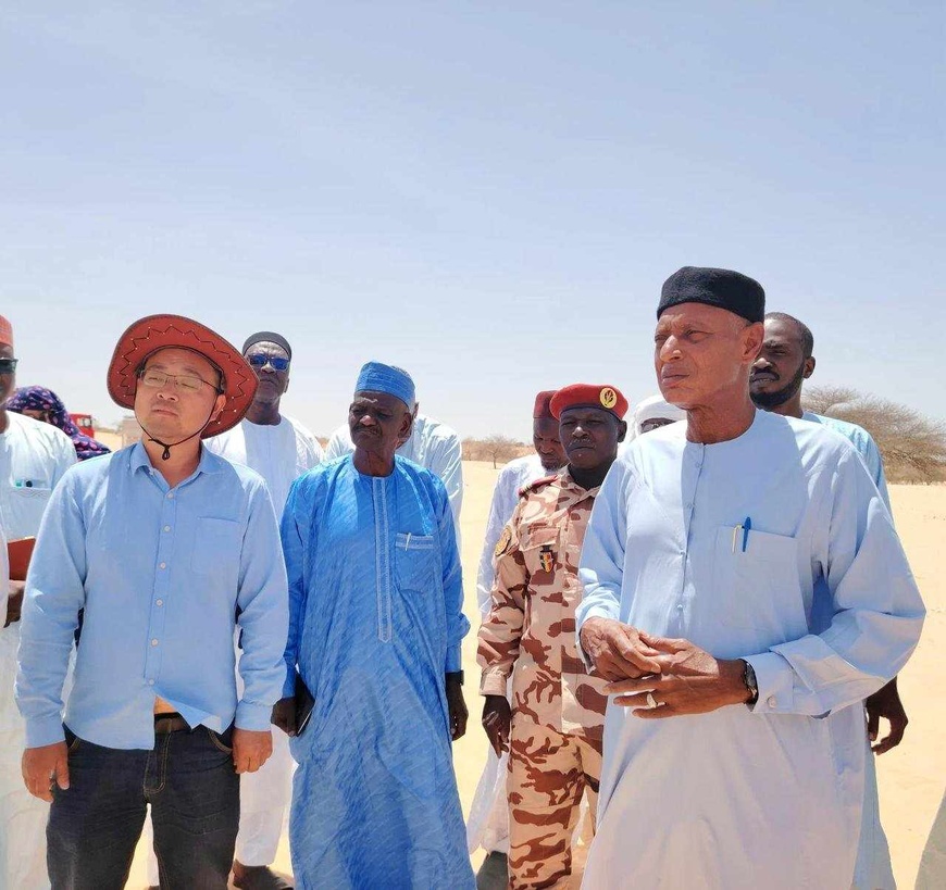 Tchad : le délégué général du gouvernement du Kanem visite les travaux de la centrale solaire de Mao Tchad : le délégué général du gouvernement du Kanem visite les travaux de la centrale solaire de Mao