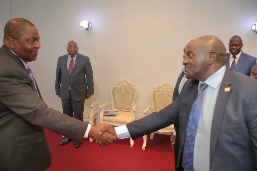 RCA : le président de la République reçoit un émissaire ougandais RCA : le président de la République reçoit un émissaire ougandais