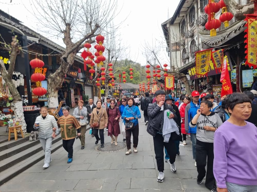 Chine :  immersion dans la ville historique de Dujiangyan, province de Sichuan