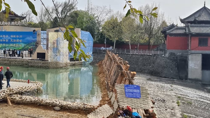 Chine : immersion dans la ville historique de Dujiangyan, province de Sichuan Chine : immersion dans la ville historique de Dujiangyan, province de Sichuan