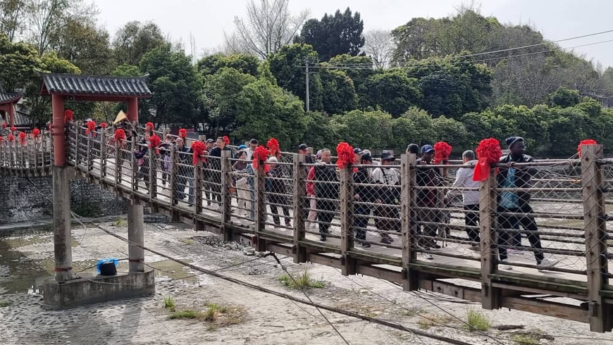 Chine :  immersion dans la ville historique de Dujiangyan, province de Sichuan