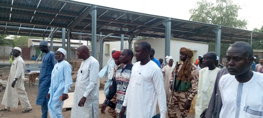 Tchad : Le ministre de l'Eau et de l'Énergie supervise les travaux de la mini-centrale solaire de Guelendeng Tchad : Le ministre de l'Eau et de l'Énergie supervise les travaux de la mini-centrale solaire de Guelendeng