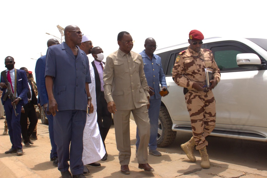 Tchad : le Premier ministre rappelle à l’ordre les agents de sécurité au poste frontière de Ngueli Tchad : le Premier ministre rappelle à l’ordre les agents de sécurité au poste frontière de Ngueli