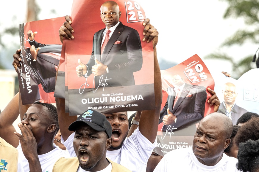 Gabon : Présidentielle 2025 (Vidéo) - Le candidat Clotaire Brice enflamme la toile avec une danse inspirée de Michael Jackson Gabon : Présidentielle 2025 (Vidéo) - Le candidat Clotaire Brice enflamme la toile avec une danse inspirée de Michael Jackson