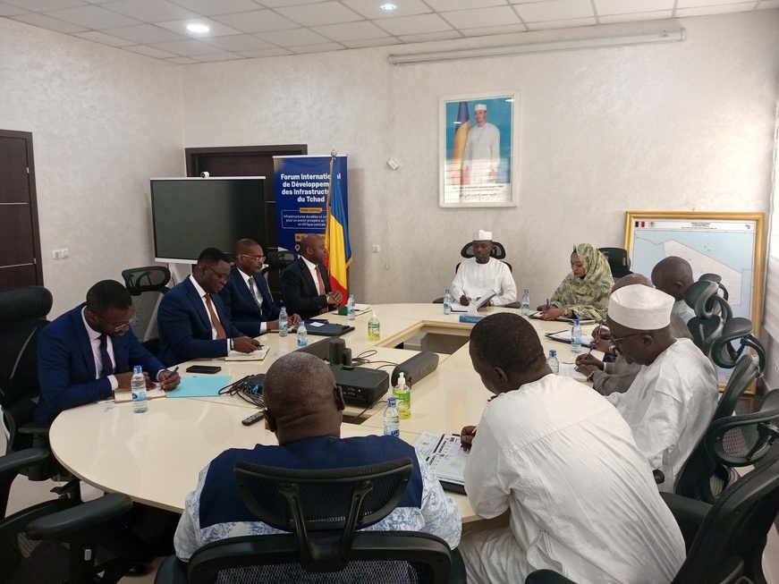 Tchad : Une délégation d'AFRIXIMBANK reçue par le Ministre des Infrastructures, du Désenclavement et de l'Entretien Routier Tchad : Une délégation d'AFRIXIMBANK reçue par le Ministre des Infrastructures, du Désenclavement et de l'Entretien Routier