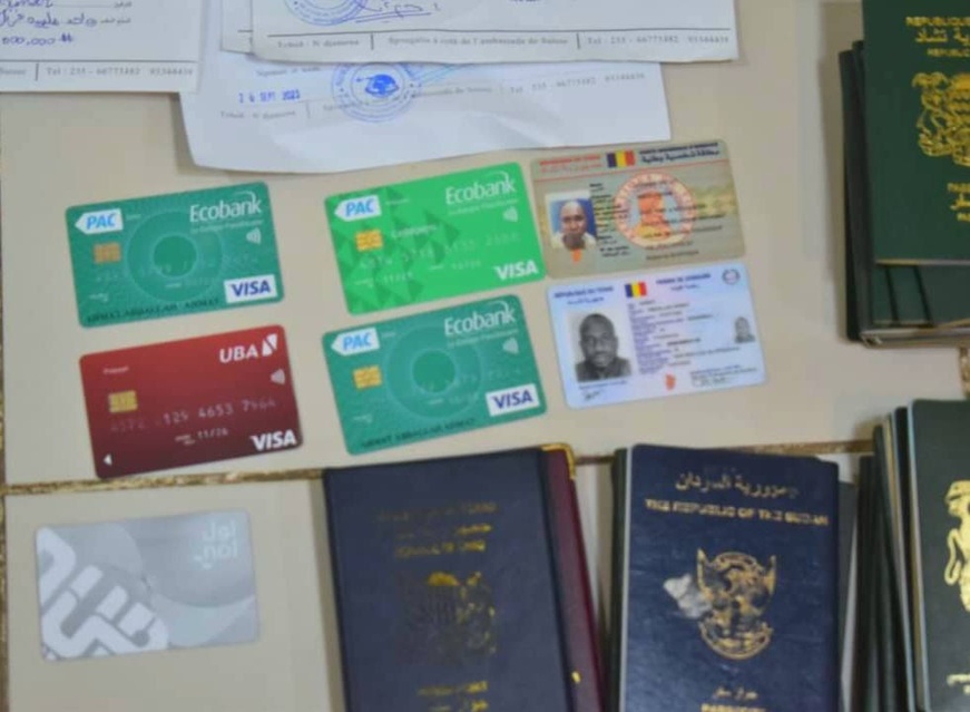 Tchad : Démantèlement d'un Vaste Réseau de Trafic de Documents de Voyage - Arrestation d'Ahmat Abdallah Ahmat Tchad : Démantèlement d'un Vaste Réseau de Trafic de Documents de Voyage - Arrestation d'Ahmat Abdallah Ahmat