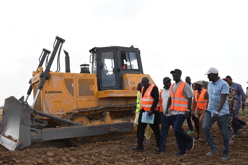 Tchad : Le Ministre des Infrastructures a adressé un avertissement formel à l'entreprise CGCOC en charge des travaux de la route Djoumane - Lai Tchad : Le Ministre des Infrastructures a adressé un avertissement formel à l'entreprise CGCOC en charge des travaux de la route Djoumane - Lai