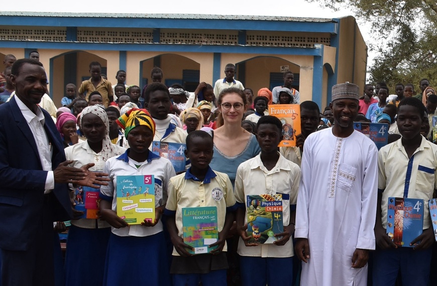 Tchad : Don de livres de l'ambassade de France au Camp de Guilmey pour une éducation accessible