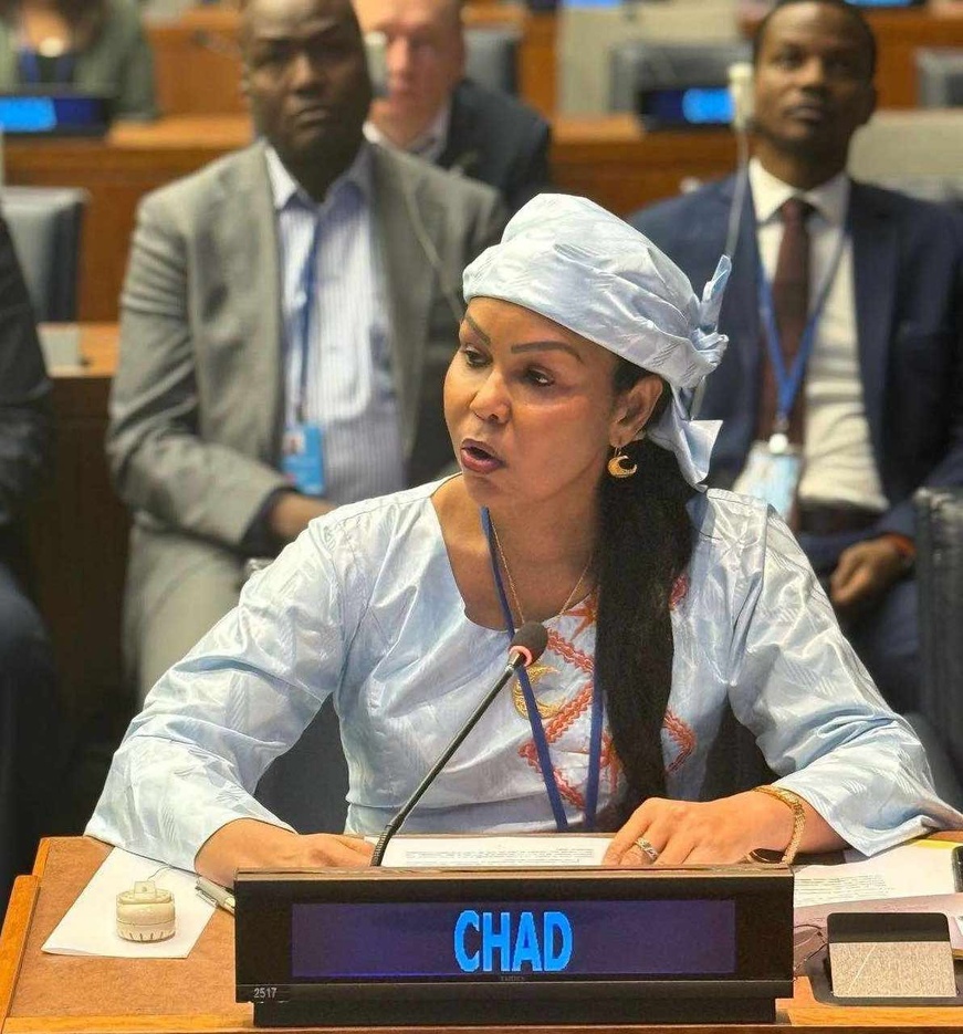 Son Excellence Fatima Haram Acyl donnant le rapport du Tchad lors de la CPD58. Son Excellence Fatima Haram Acyl donnant le rapport du Tchad lors de la CPD58.