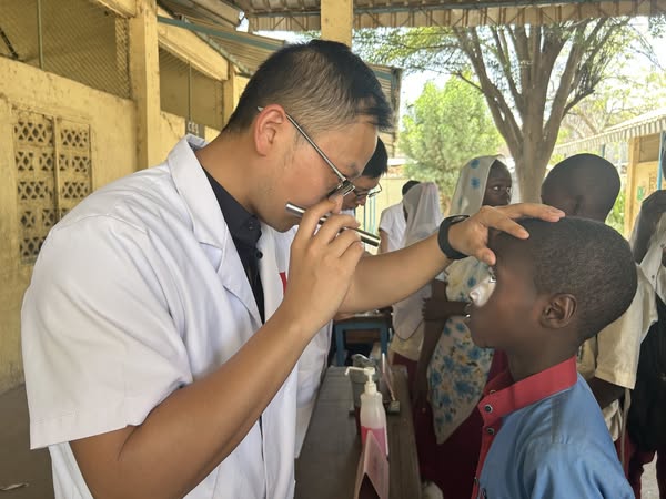 Tchad : La Mission Médicale Chinoise offre des consultations gratuites et des dons à l'école de l'Amitié Chine-Tchad