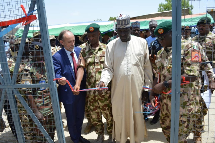 La Force multinationale Mixte (FMM) livre un forage alimentation solaire à la communauté de Monguno La Force multinationale Mixte (FMM) livre un forage alimentation solaire à la communauté de Monguno