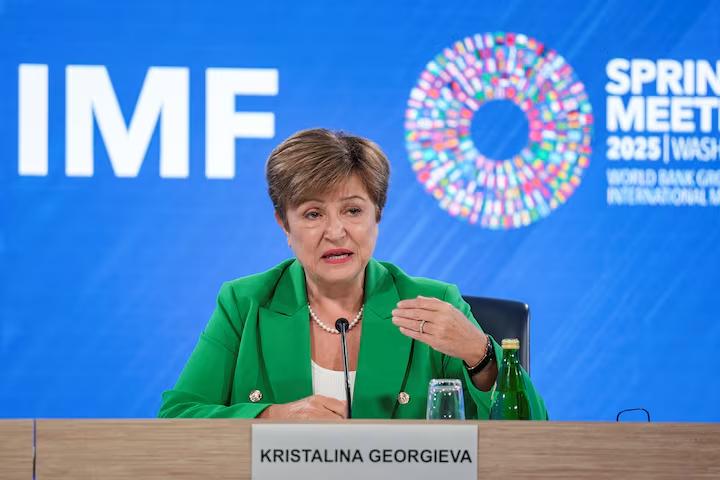 La directrice générale du FMI, Kristalina Georgieva, tient un point de presse lors des réunions annuelles de printemps 2025 du FMI et de la Banque mondiale à Washington, D.C., États-Unis, le 24 avril 2025. Photo : REUTERS/Ken Cedeno