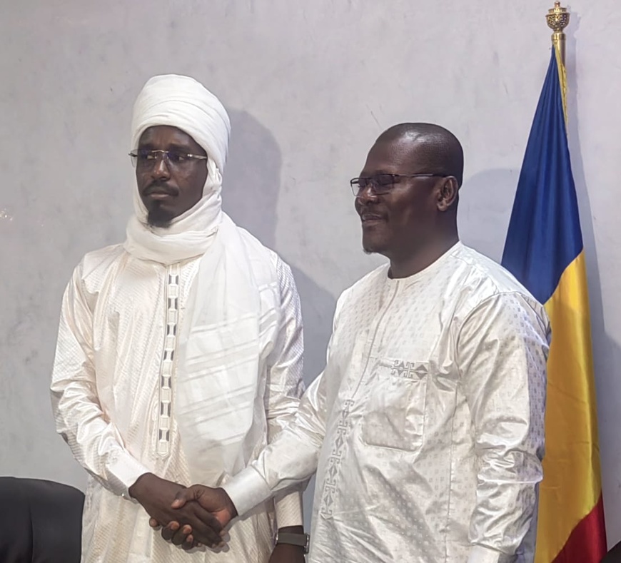 Tchad : Le président de la CNDH félicite un citoyen pour un acte de grande honnêteté Tchad : Le président de la CNDH félicite un citoyen pour un acte de grande honnêteté