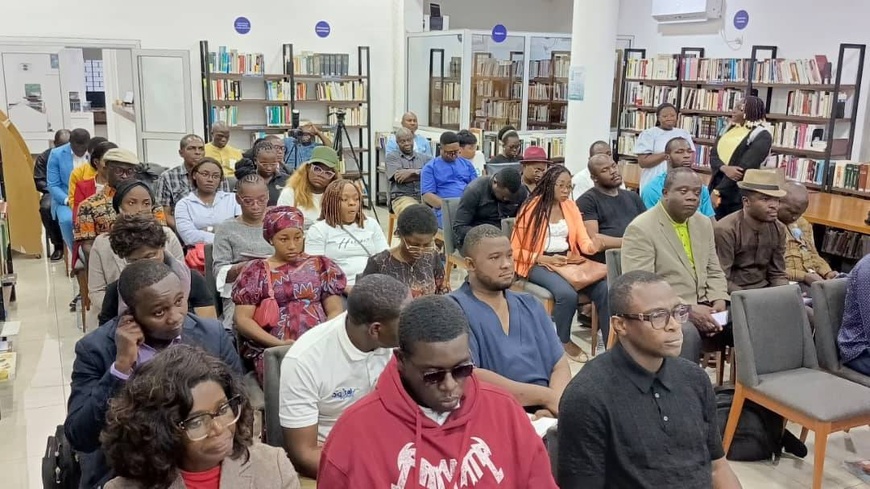 Cameroun : Le journaliste Paul Joel Kamtchang publie un livre essentiel sur la désinformation en Afrique Centrale Cameroun : Le journaliste Paul Joel Kamtchang publie un livre essentiel sur la désinformation en Afrique Centrale