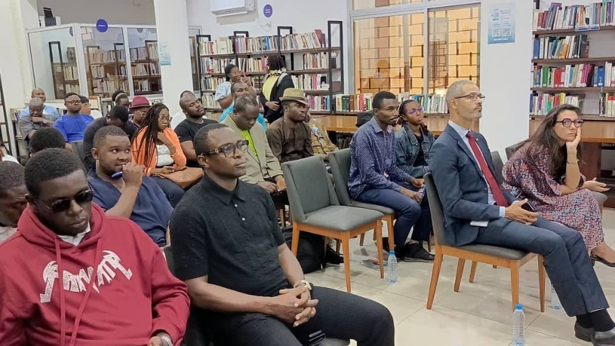 Cameroun : Le journaliste Paul Joel Kamtchang publie un livre essentiel sur la désinformation en Afrique Centrale