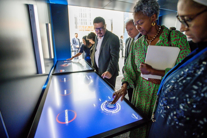 L'exposition « Résultats de développement » intitulée « Voies vers des emplois plus nombreux et de meilleure qualité ». Photo : worldbank.org L'exposition « Résultats de développement » intitulée « Voies vers des emplois plus nombreux et de meilleure qualité ». Photo : worldbank.org