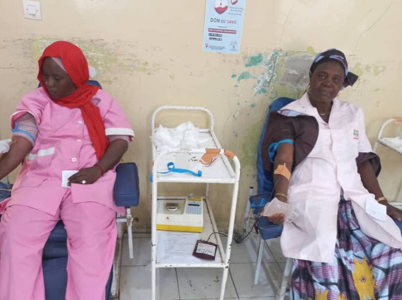 Tchad : Les sages-femmes tchadiennes font un don de sang pour la maternité du CHUME