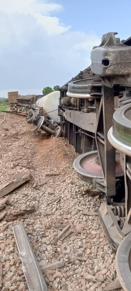 Cameroun : Intervention sécurisée des pompiers suite au déraillement de wagons-citernes à Ngaoundéré