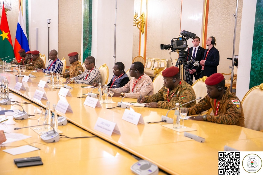 Burkina Faso : Le Président Traoré rencontre Poutine à Moscou et demande un transfert de connaissances Burkina Faso : Le Président Traoré rencontre Poutine à Moscou et demande un transfert de connaissances