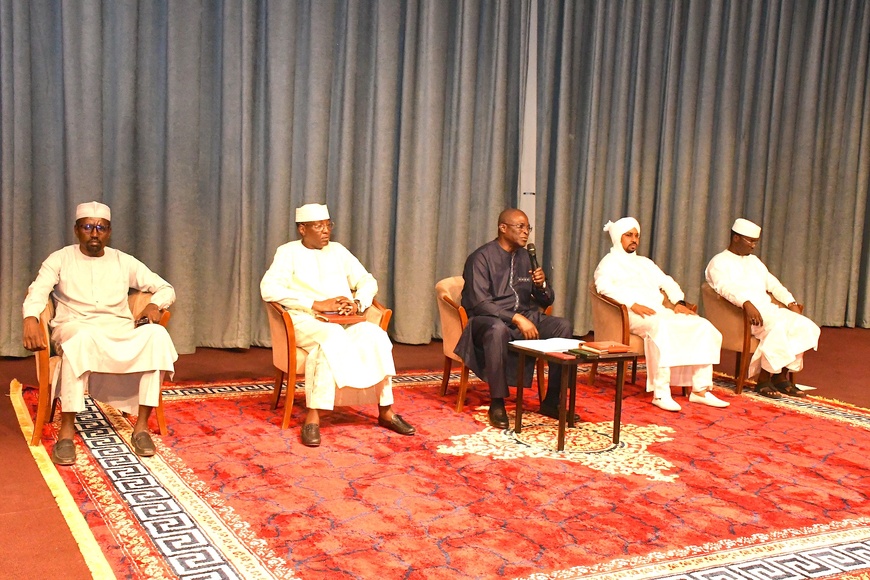 Tchad Le Ministre des Postes éclaircit les journalistes sur l'accord numérique Tchad-Cameroun Tchad Le Ministre des Postes éclaircit les journalistes sur l'accord numérique Tchad-Cameroun