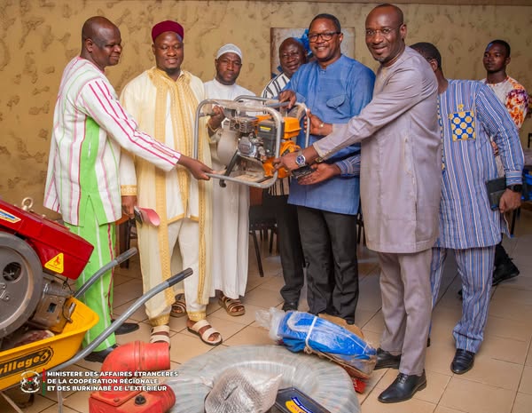Burkina Faso : Un Burkinabè du Nigeria contribue à l'effort de paix avec un don agricole et financier