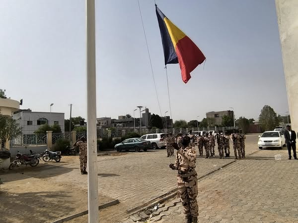 Tchad : Cérémonie hebdomadaire de levée des couleurs au Ministère de l'Aménagement du Territoire