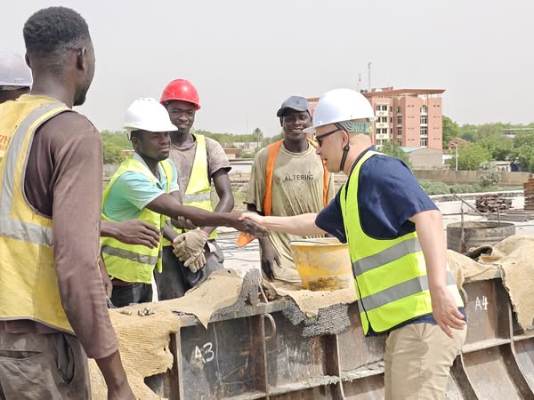 Tchad – L'Ambassadeur de Chine inspecte le chantier du Pont de Chagoua