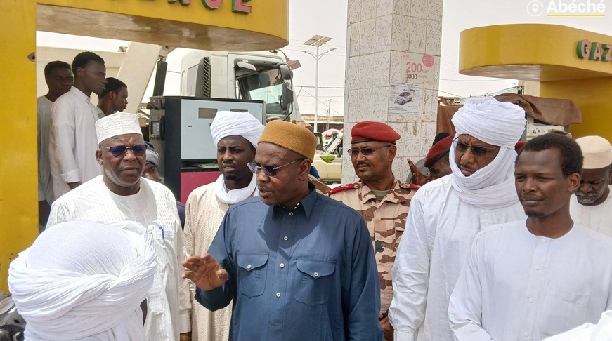 Tchad : à Abéché, le délégué général du gouvernement du Ouaddaï visite des stations-service Tchad : à Abéché, le délégué général du gouvernement du Ouaddaï visite des stations-service