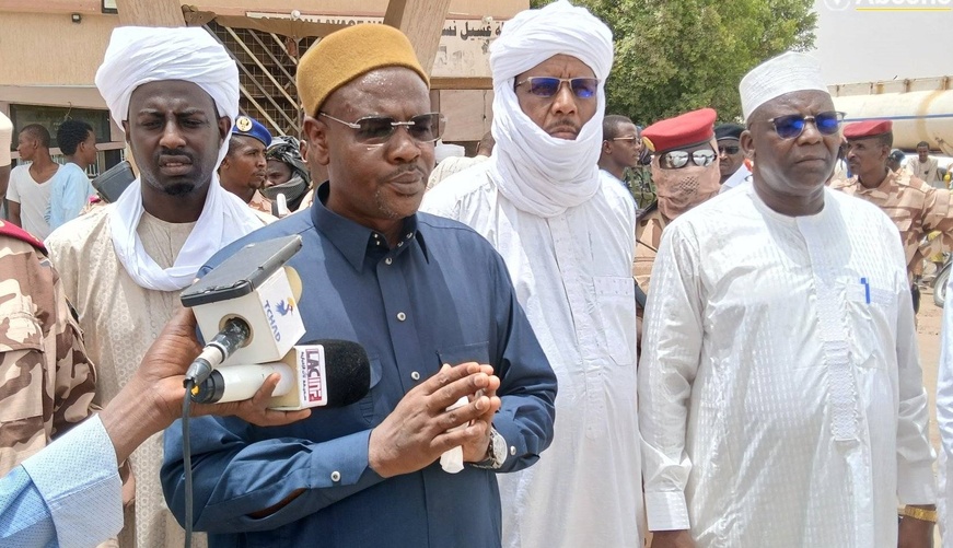 Tchad : à Abéché, le délégué général du gouvernement du Ouaddaï visite des stations-service Tchad : à Abéché, le délégué général du gouvernement du Ouaddaï visite des stations-service