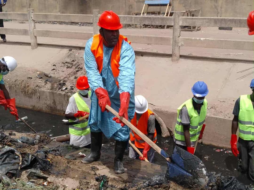 Tchad : lutte contre les inondations, lancement du curage du caniveau de Chari-Mongo à N'Djamena Tchad : lutte contre les inondations, lancement du curage du caniveau de Chari-Mongo à N'Djamena
