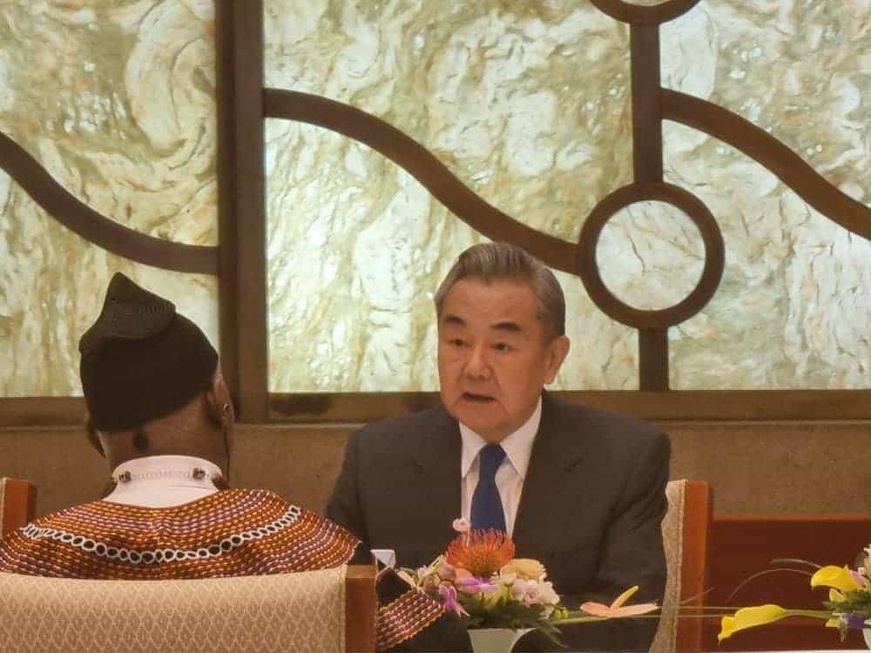 Chine : le ministre des étrangères rencontre les diplomates africains pour célébrer la Journée de l'Afrique