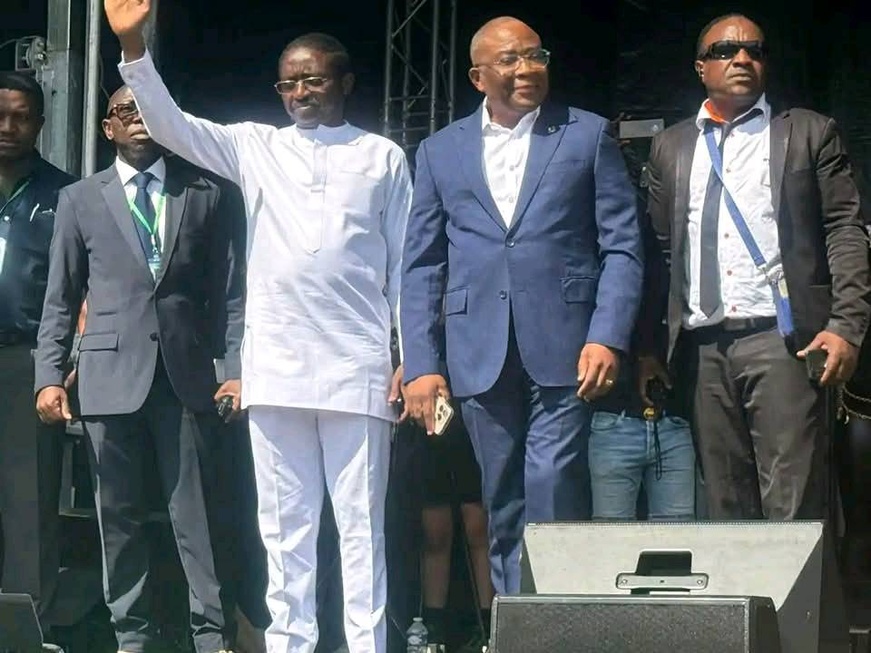 Présidentielle au Cameroun : Maurice Kamto mobilise la diaspora à Paris, le RDPC dénonce un "meeting minable" Présidentielle au Cameroun : Maurice Kamto mobilise la diaspora à Paris, le RDPC dénonce un "meeting minable"