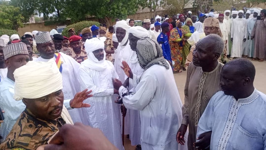 Le Général Abdoulaye Ibrahim Siam de retour au Guéra, promet la guerre aux "éléments perturbateurs" Le Général Abdoulaye Ibrahim Siam de retour au Guéra, promet la guerre aux "éléments perturbateurs"