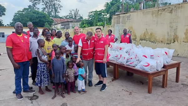 Cameroun : Le Croissant-Rouge Turc et la Croix-Rouge Camerounaise offrent des dons pour la Tabaski