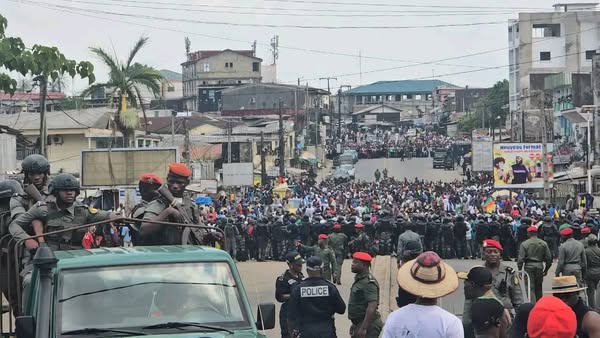 Cameroun : Maurice Kamto "empêché de se mouvoir" à Douala, la tension monte