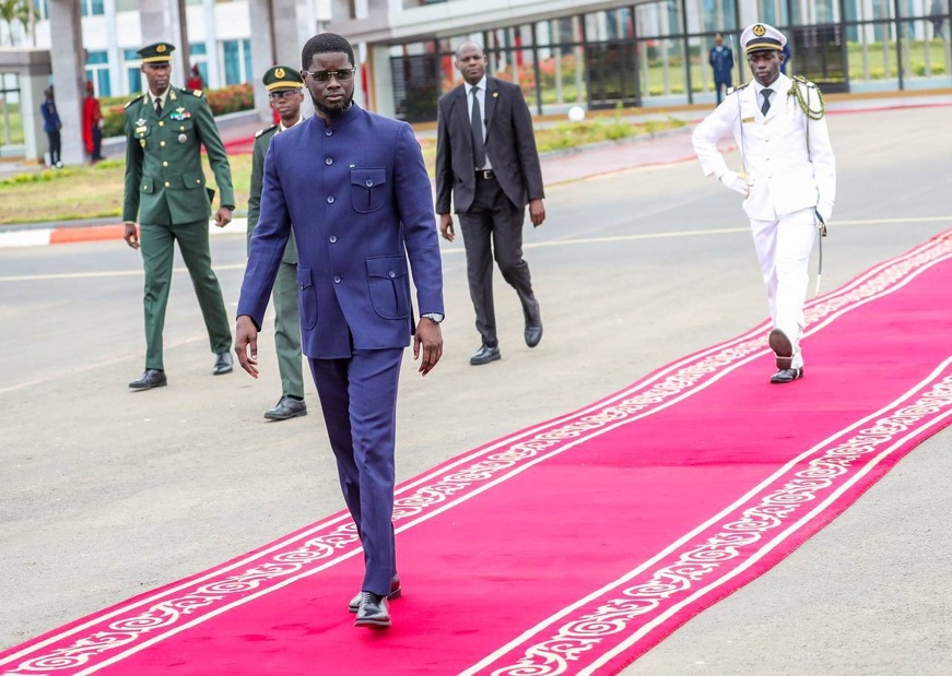 Sénégal : Le Président Faye à Abuja pour le sommet de la CEDEAO Sénégal : Le Président Faye à Abuja pour le sommet de la CEDEAO