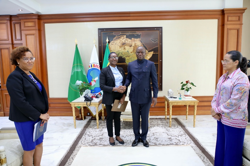 Gabon : le chef de l’Etat s’entretient avec l’ambassadeur des Etats-Unis Gabon : le chef de l’Etat s’entretient avec l’ambassadeur des Etats-Unis