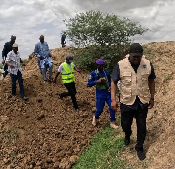 Lutte contre les inondations : Le Maire de N'Djamena supervise les travaux à Afrouk