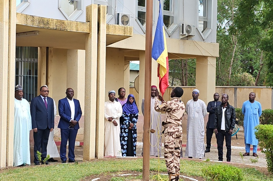 Tchad : Cérémonie de levée des couleurs au ministère de l'Éducation Nationale Tchad : Cérémonie de levée des couleurs au ministère de l'Éducation Nationale