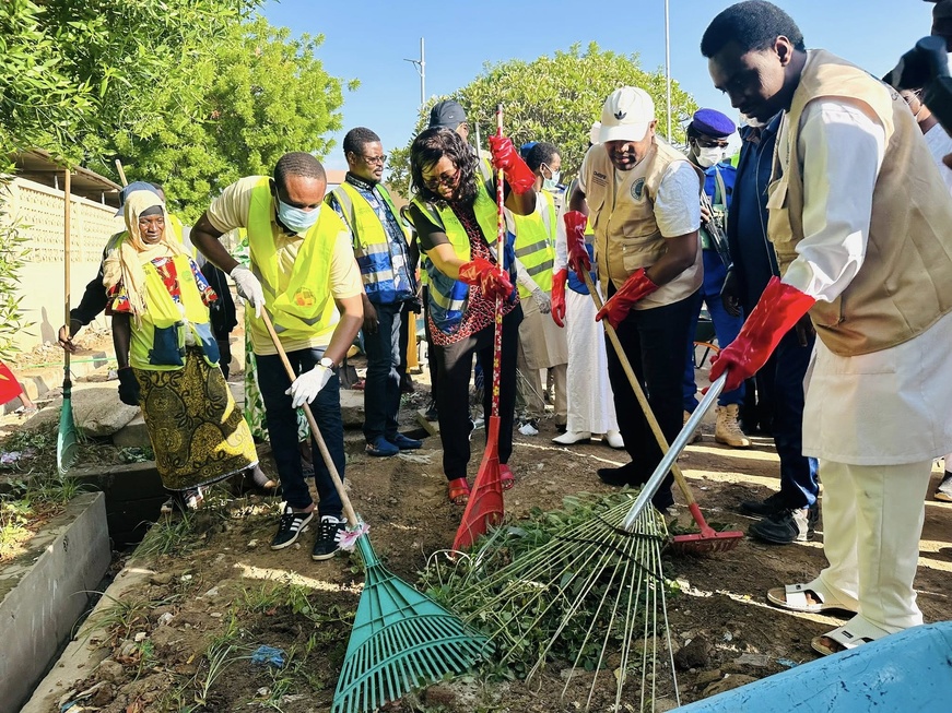 Tchad : Vaste opération de salubrité dans les hôpitaux de N'Djamena dans le cadre du "Samedi Citoyen" Tchad : Vaste opération de salubrité dans les hôpitaux de N'Djamena dans le cadre du "Samedi Citoyen"