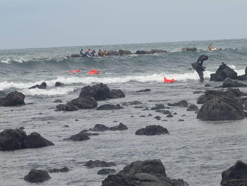 Cameroun : Les pompiers de la SONARA mène une opération de sauvetage en mer au large de Limbe Cameroun : Les pompiers de la SONARA mène une opération de sauvetage en mer au large de Limbe