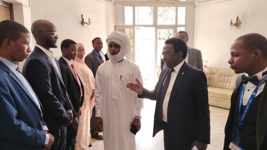 Tchad : Le Ministre des Affaires Étrangères visite le Consulat Général à Douala Tchad : Le Ministre des Affaires Étrangères visite le Consulat Général à Douala